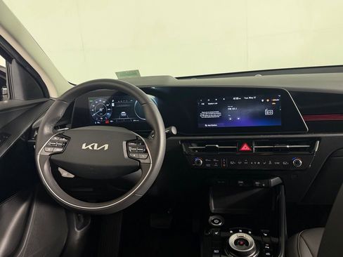 Used 2025 Kia Niro Wind FWD image 12