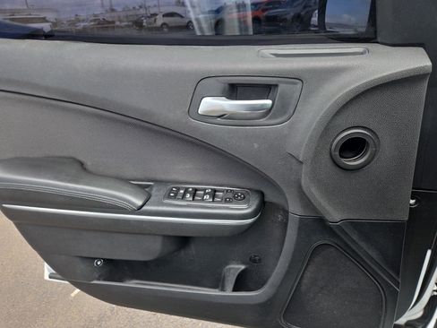 Used 2018 Dodge Charger SXT image 16