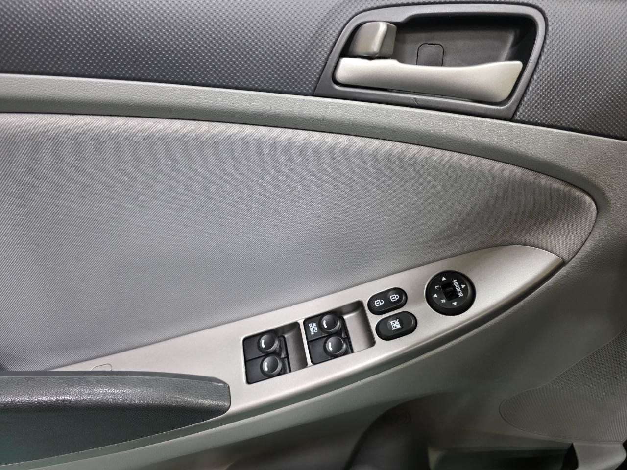 Used 2017 Hyundai Accent SE FWD image 17