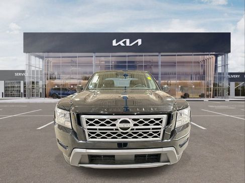 Used 2023 Nissan Frontier SV image 3