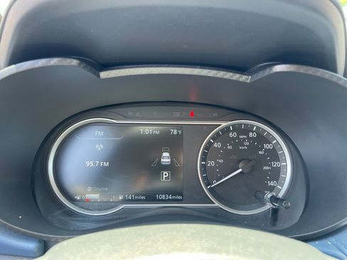 Used 2025 Nissan Versa SV w/ Trunk Package FWD image 19