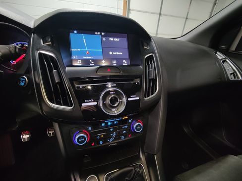 Used 2017 Ford Focus RS image 32