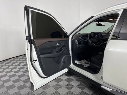 Used 2023 Nissan Rogue SL w/ SL Premium Package FWD image 18