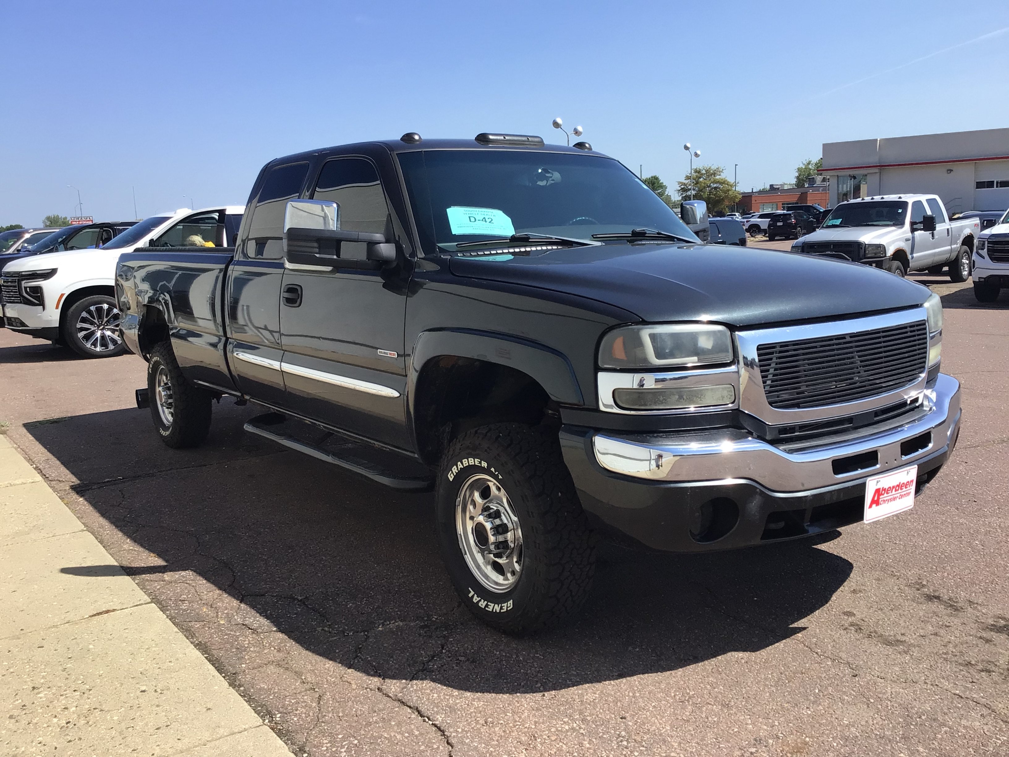 Used 2004 GMC Sierra 2500 SLE w/ Heavy-Duty Power Package AWD/4WD image 4