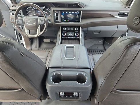 Used 2021 GMC Yukon XL Denali image 9