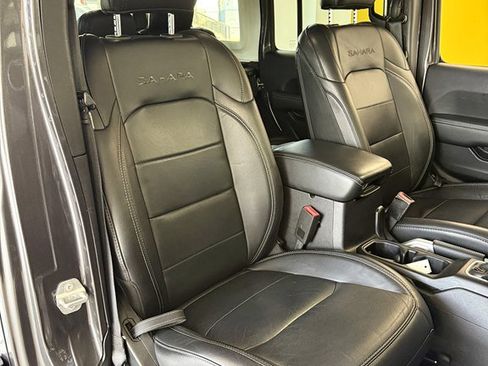 Used 2018 Jeep Wrangler Unlimited Sahara AWD/4WD image 16