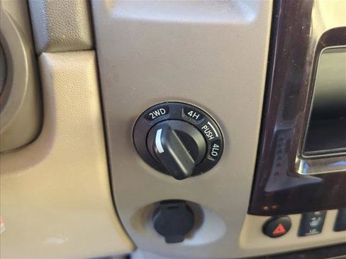 Used 2014 Nissan Titan SL w/ SL Moonroof Package AWD/4WD image 21