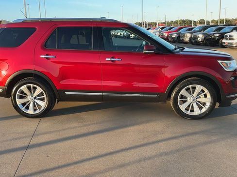 Used 2019 Ford Explorer Limited w/ Ford Safe & Smart Package image 2