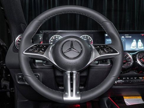 Used 2026 Mercedes-Benz GLB 250 image 20