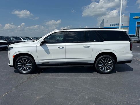 Used 2022 Cadillac Escalade ESV Sport image 3