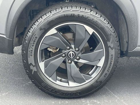 Used 2025 Nissan Rogue SV AWD/4WD image 9