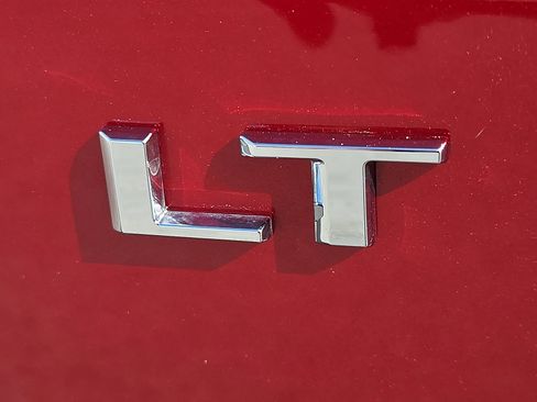 Used 2024 Chevrolet Traverse LT image 8