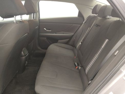 Used 2025 Hyundai Elantra SEL FWD image 18