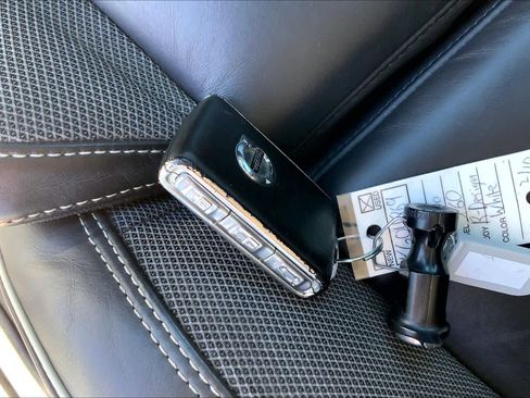 Used 2019 Volvo S60 T5 R-Design image 15