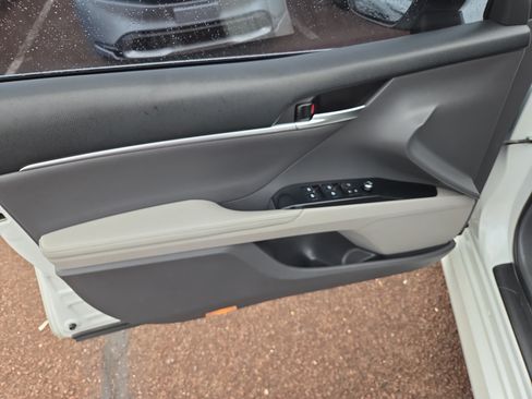 Certified 2019 Toyota Camry XLE w/ Navigation Package FWD image 9