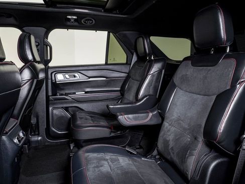 Used 2025 Ford Explorer ST image 17