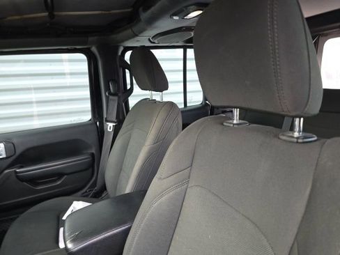 Used 2018 Jeep Wrangler Unlimited Sport image 9