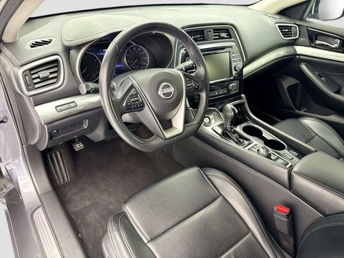 Used 2023 Nissan Maxima SV w/ Floor Mat Group FWD image 9