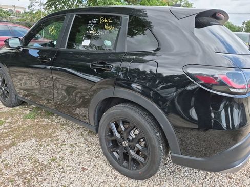 Used 2025 Honda HR-V Sport image 2