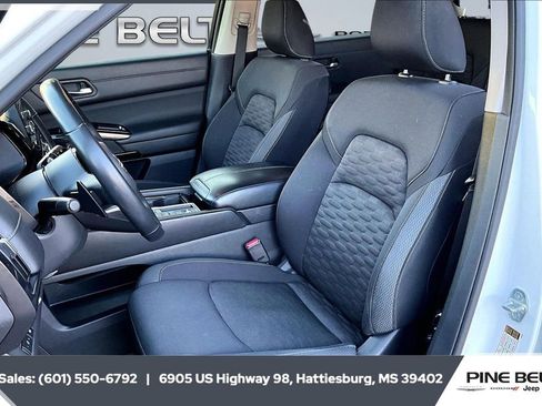 Used 2022 Nissan Pathfinder SV image 18