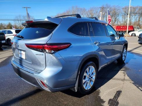 Used 2023 Toyota Highlander Limited image 7