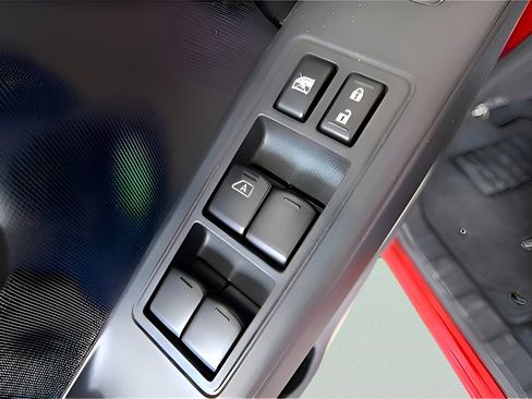 Used 2024 Nissan Frontier SV w/ SV Convenience Package image 14