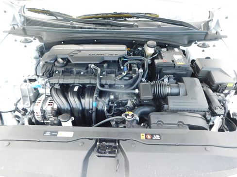 Certified 2025 Hyundai Elantra Sport FWD image 12