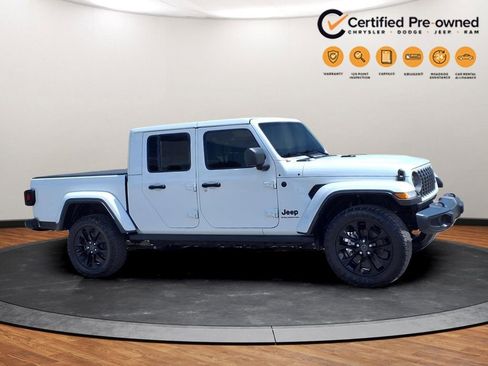 Used 2025 Jeep Gladiator Sport AWD/4WD image 21