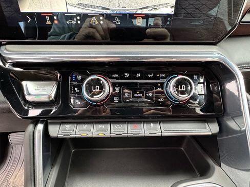 Certified 2024 GMC Sierra 3500 Denali Ultimate AWD/4WD image 33