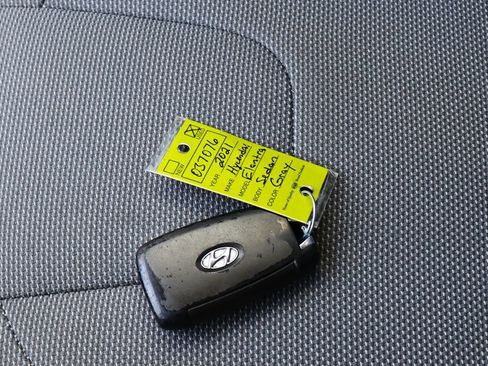 Used 2021 Hyundai Elantra SE FWD image 58