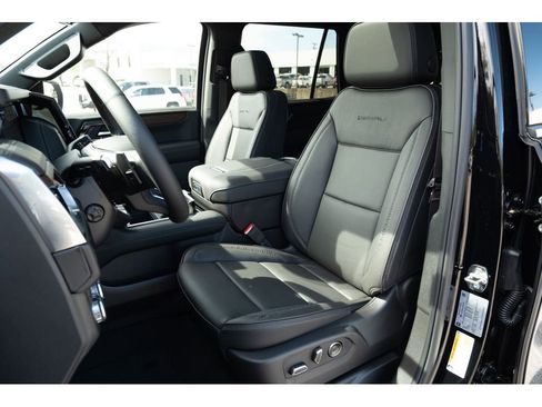 New 2026 GMC Yukon Denali w/ Sun & Power Step Package image 12