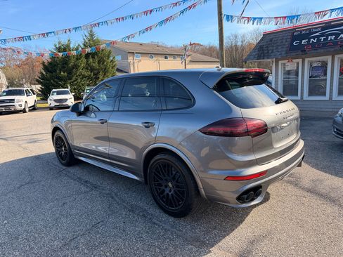 Used 2016 Porsche Cayenne GTS image 4