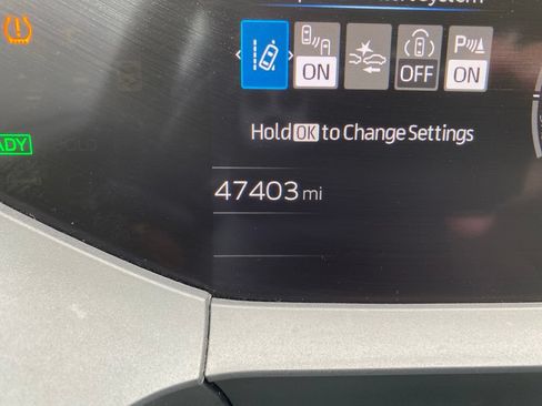Used 2024 Toyota Prius LE FWD image 6