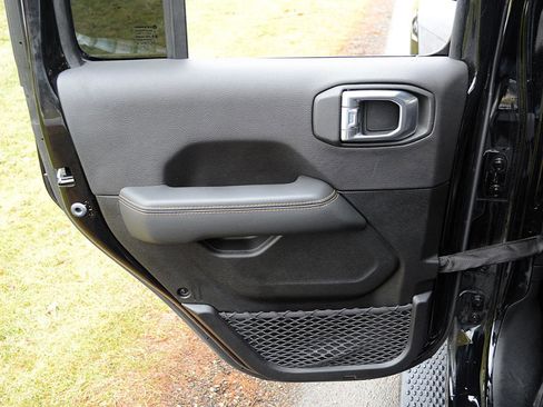 Used 2023 Jeep Wrangler Unlimited Sahara image 18