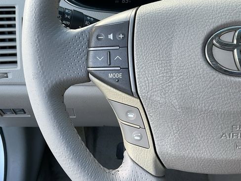 Used 2012 Toyota Avalon Limited image 10