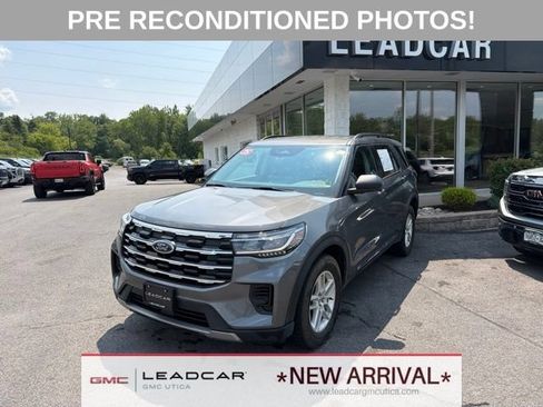 Used 2025 Ford Explorer Active AWD/4WD image 1