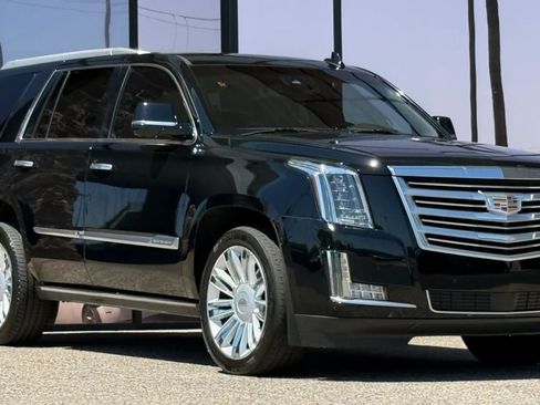 Used 2016 Cadillac Escalade Platinum AWD/4WD image 17