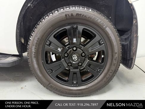 Used 2018 Toyota Sequoia TRD Sport AWD/4WD image 12