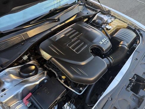 Used 2018 Chrysler 300 Touring L image 17