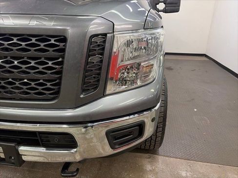 Used 2019 Nissan Titan SV w/ SV Convenience Package image 7