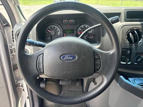 Used 2012 Ford E-350 and Econoline 350 XLT RWD image 11