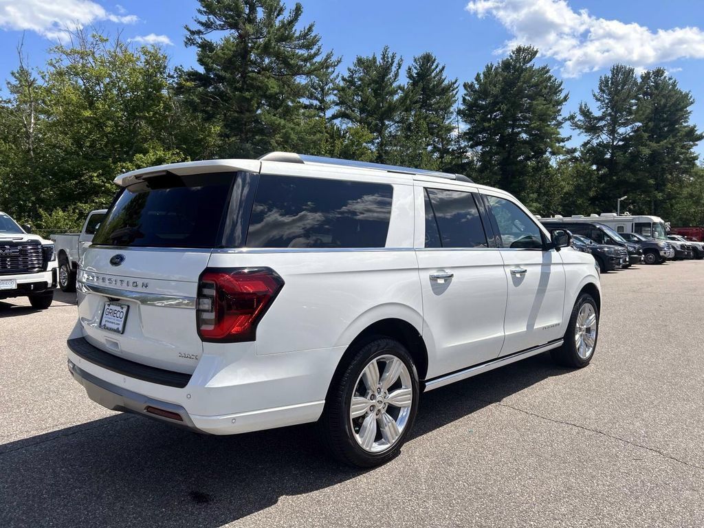 Used 2024 Ford Expedition Max Platinum AWD/4WD image 3