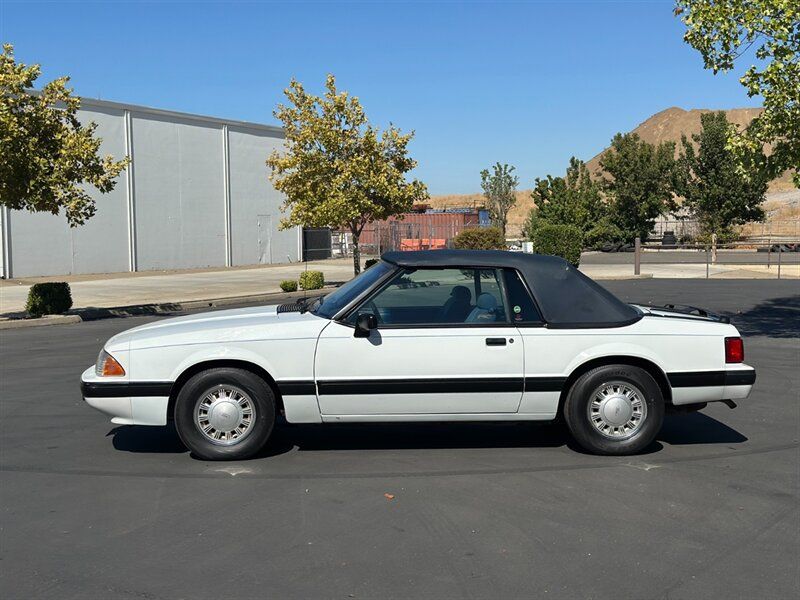 Used 1988 Ford Mustang LX RWD image 4
