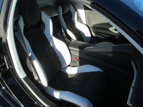 Certified 2022 Chevrolet Corvette Stingray Premium Conv w/ Z51 Performance Package image 17