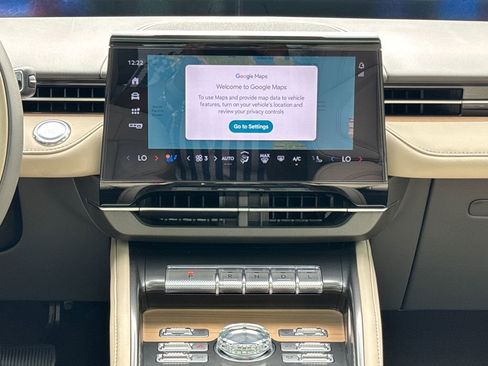 Used 2025 Lincoln Nautilus Reserve image 18