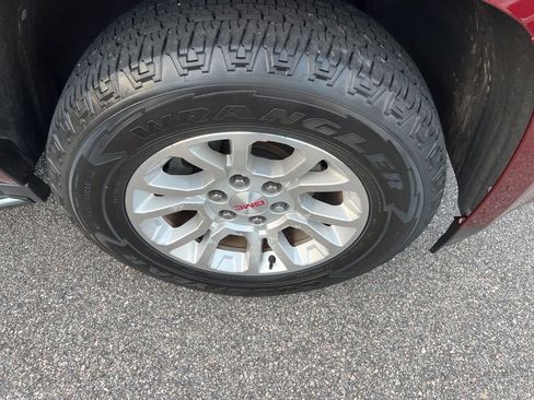 Used 2017 GMC Yukon SLT image 36