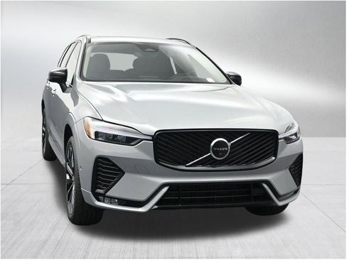 New 2026 Volvo XC60 B5 Plus AWD/4WD image 7