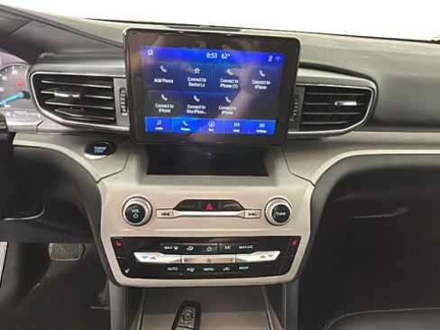 Used 2023 Ford Explorer XLT AWD/4WD image 24