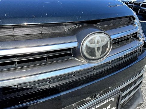 Used 2017 Toyota Highlander Limited Platinum image 29