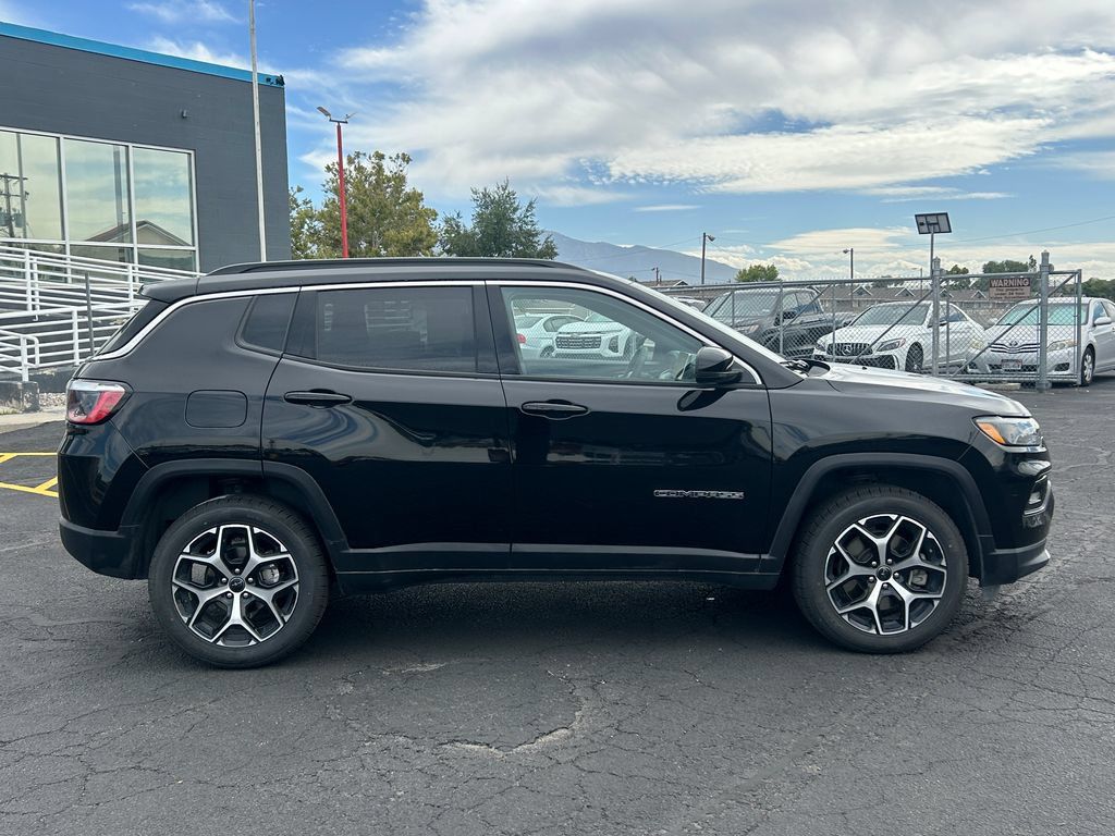 Used 2025 Jeep Compass Limited AWD/4WD image 2